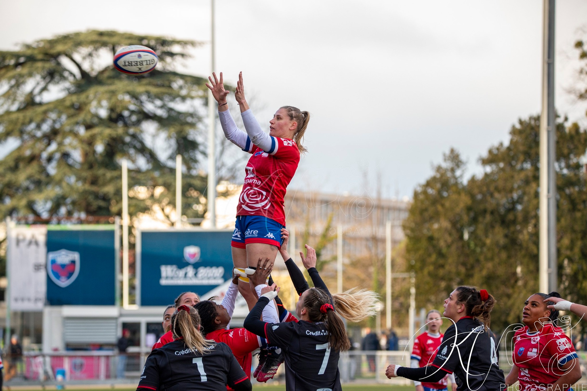  FC Grenoble Rugby - Lyon Olympique Universitaire - Rugby - FFR 2024 - Elite 1 Fém - FCG Amazones (8) vs (5) LOU (#FFR24E1FFCGLOU12) Photo by: Karine Valentin | Siuxy Sports 2024-12-14