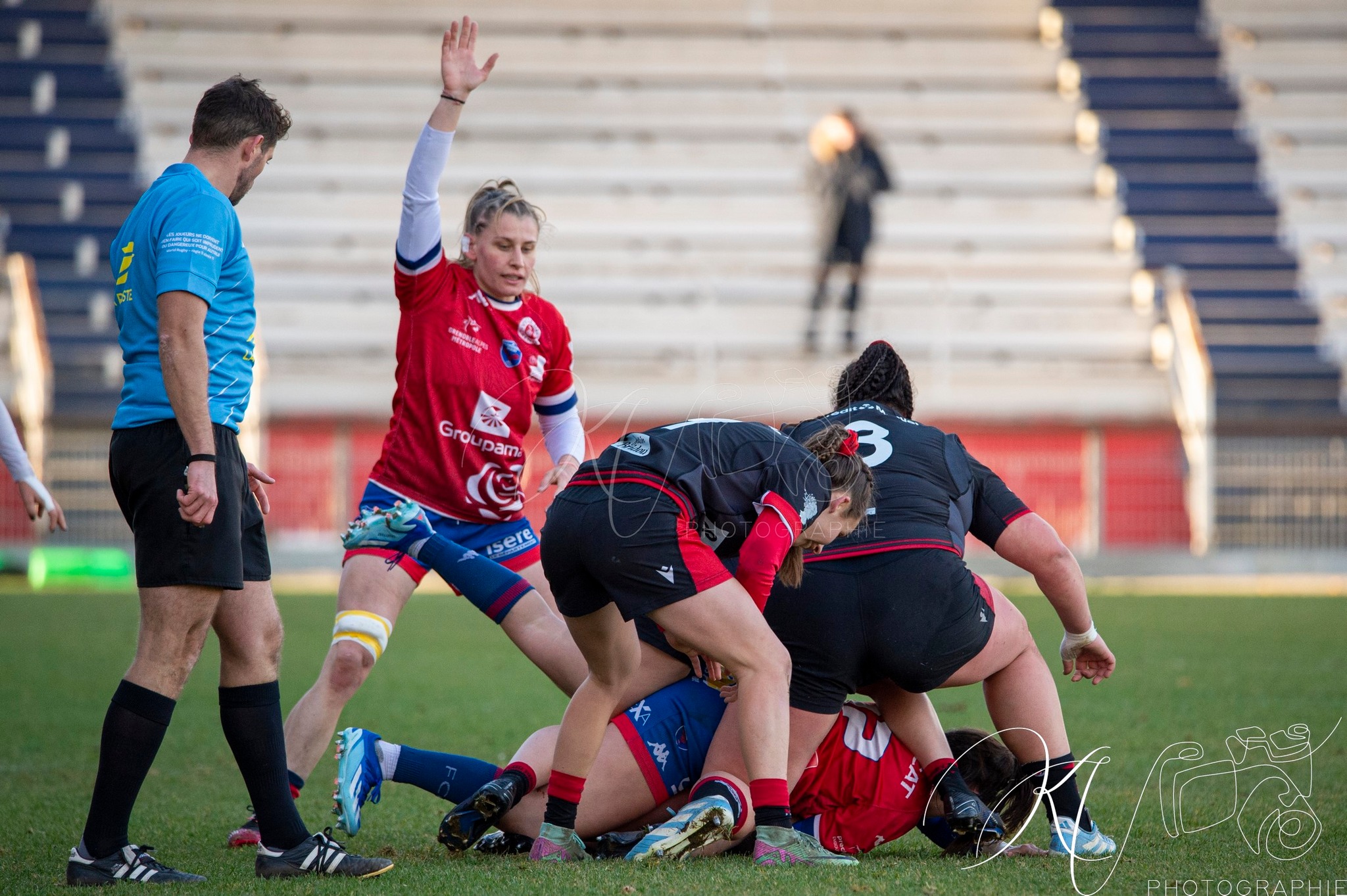  FC Grenoble Rugby - Lyon Olympique Universitaire - Rugby - FFR 2024 - Elite 1 Fém - FCG Amazones (8) vs (5) LOU (#FFR24E1FFCGLOU12) Photo by: Karine Valentin | Siuxy Sports 2024-12-14
