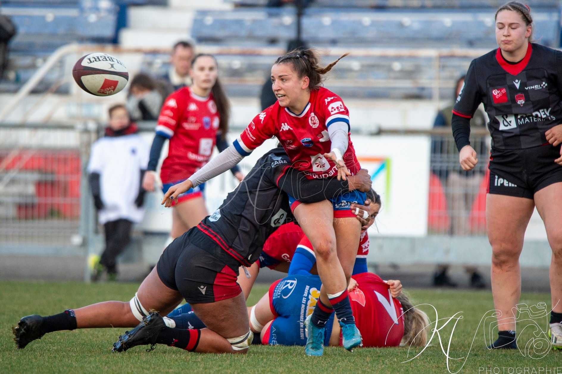  FC Grenoble Rugby - Lyon Olympique Universitaire - Rugby - FFR 2024 - Elite 1 Fém - FCG Amazones (8) vs (5) LOU (#FFR24E1FFCGLOU12) Photo by: Karine Valentin | Siuxy Sports 2024-12-14