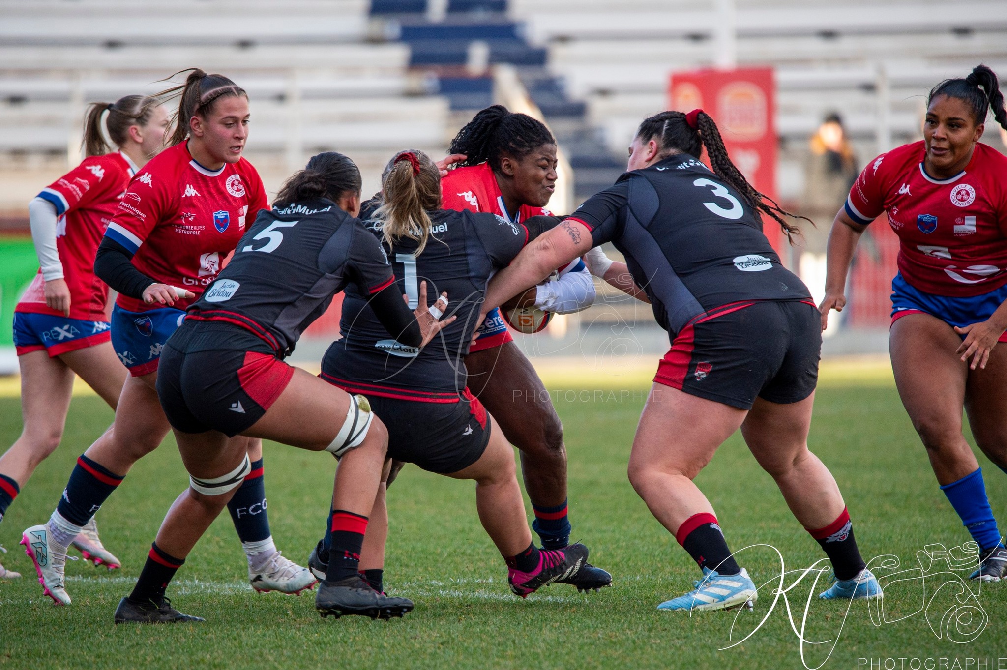  FC Grenoble Rugby - Lyon Olympique Universitaire - Rugby - FFR 2024 - Elite 1 Fém - FCG Amazones (8) vs (5) LOU (#FFR24E1FFCGLOU12) Photo by: Karine Valentin | Siuxy Sports 2024-12-14