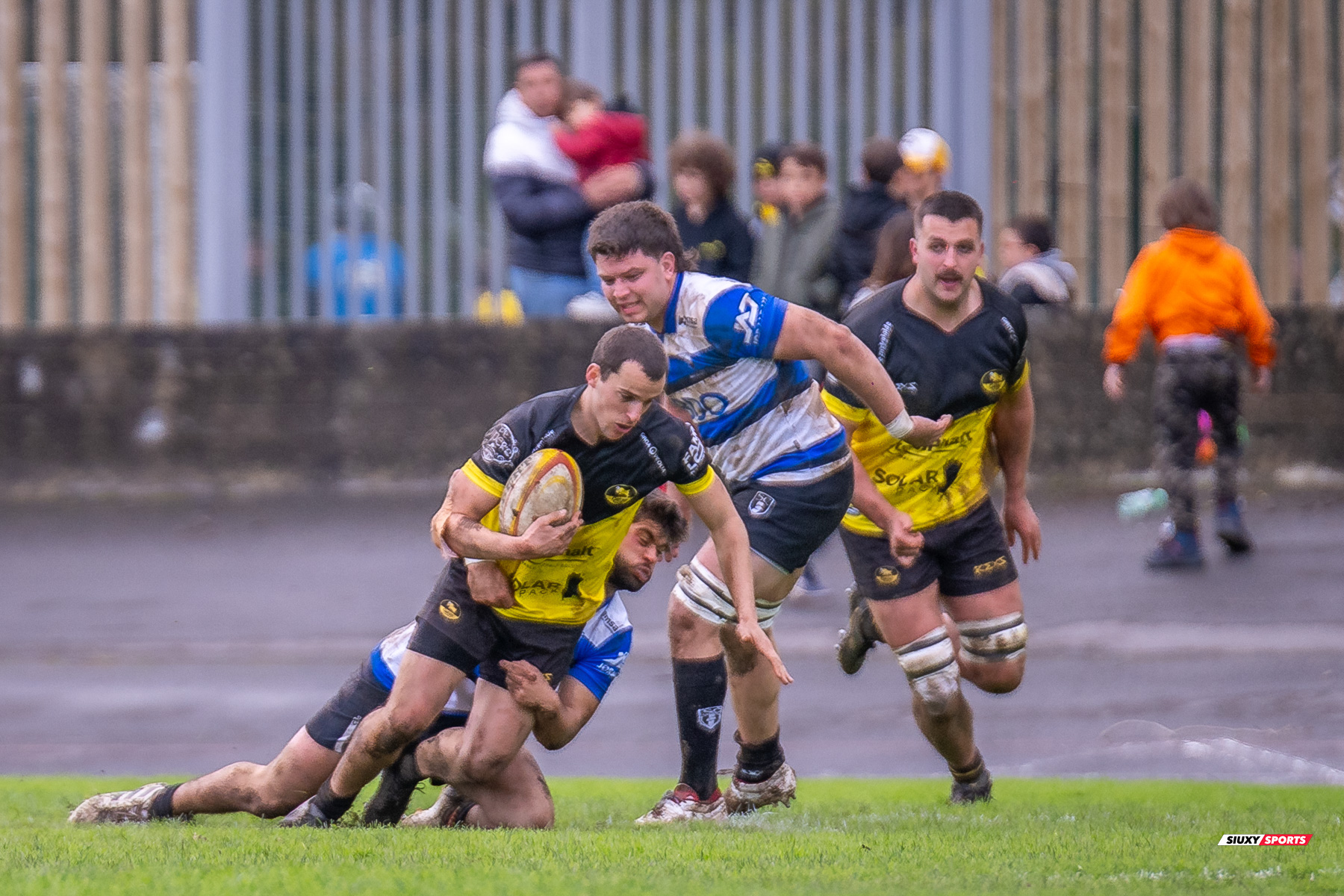 Guillem DE PÉREZ-CABRERO - Franco PODGAETZKY -  Getxo Artea Rugby Taldea - Club de Rugby Sant Cugat - Rugby - Élite Div Honor B masculina - Getxo (17) vs (5) Sant Cugat (#E24DBMGETSC03) Photo by: Fredy Monfoto | Siuxy Sports 2024-03-03