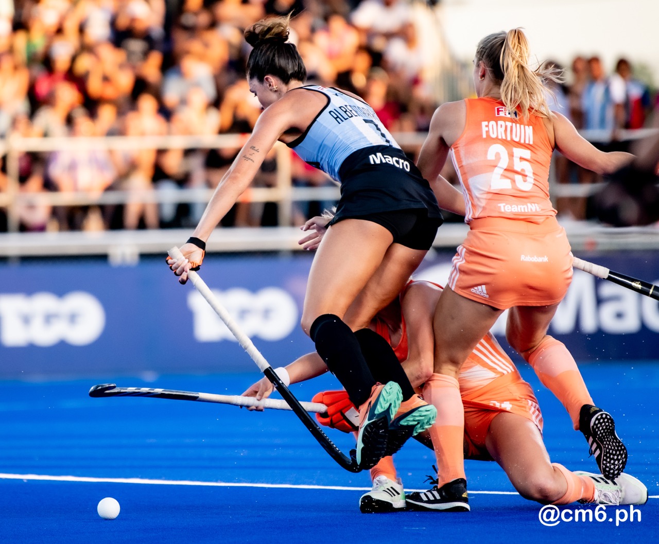 Agustina ALBERTARRIO -  Selección femenina de hockey sobre césped de Argentina - Netherlands women's national field hockey team - Field hockey - FIH PRO LEAGUE FEM 2023-2024 - ARGENTINA (1) VS (7) Países Bajos (#FIHPF24ARGPAB12) Photo by: Christian Mas | Siuxy Sports 2023-12-12