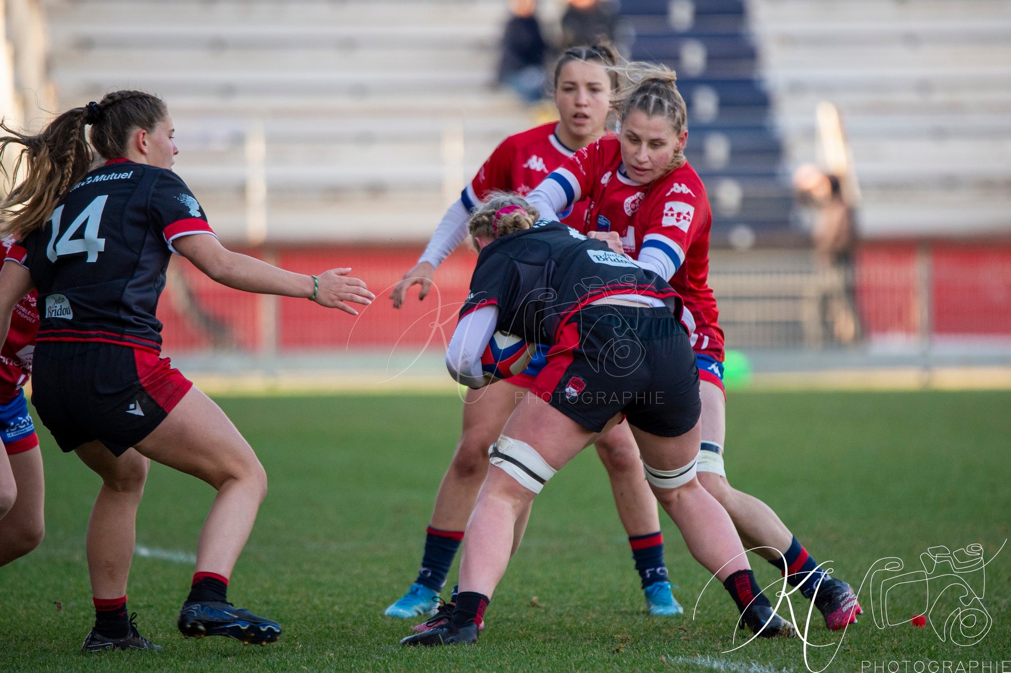  FC Grenoble Rugby - Lyon Olympique Universitaire - Rugby - FFR 2024 - Elite 1 Fém - FCG Amazones (8) vs (5) LOU (#FFR24E1FFCGLOU12) Photo by: Karine Valentin | Siuxy Sports 2024-12-14