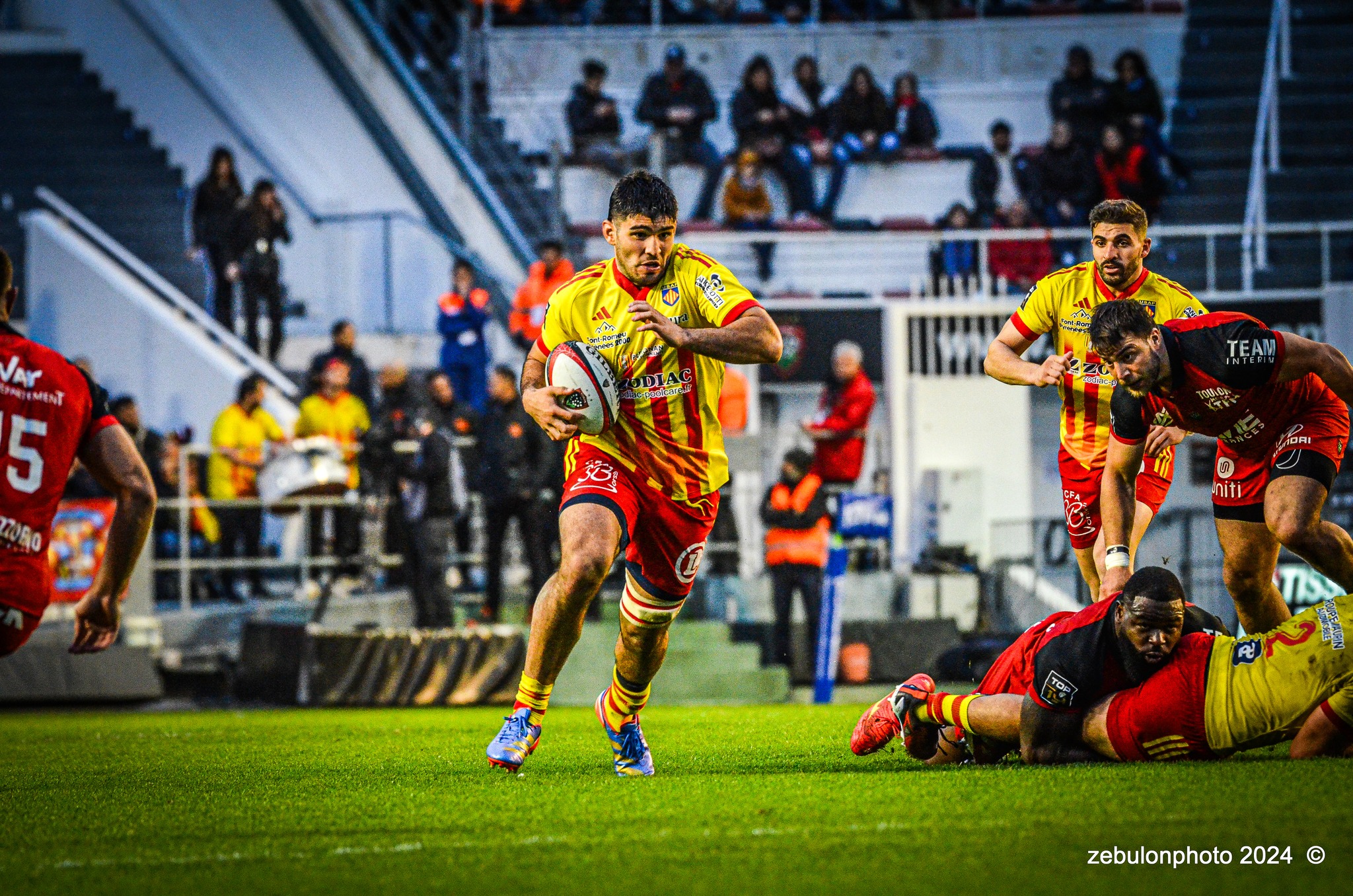 Sadek DEGHMACHE - Joaquin OVIEDO -  RC Toulonnais - US Arlequins Perpignanais - Rugby - TOP 14 - Toulon (44) vs (22) Perpignan (#TOP1424RCTUSAP03) Photo by: Photo Zebulon | Siuxy Sports 2024-03-02