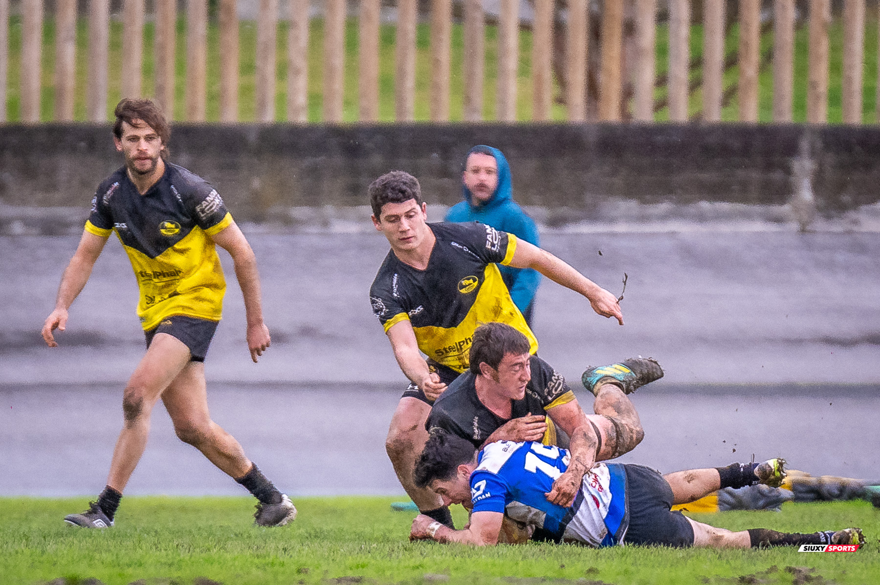 Peio ARRATE ZELAIA - Noah COOPER - Xabier IRADI PORSET -  Getxo Artea Rugby Taldea - Club de Rugby Sant Cugat - Rugby - Élite Div Honor B masculina - Getxo (17) vs (5) Sant Cugat (#E24DBMGETSC03) Photo by: Fredy Monfoto | Siuxy Sports 2024-03-03