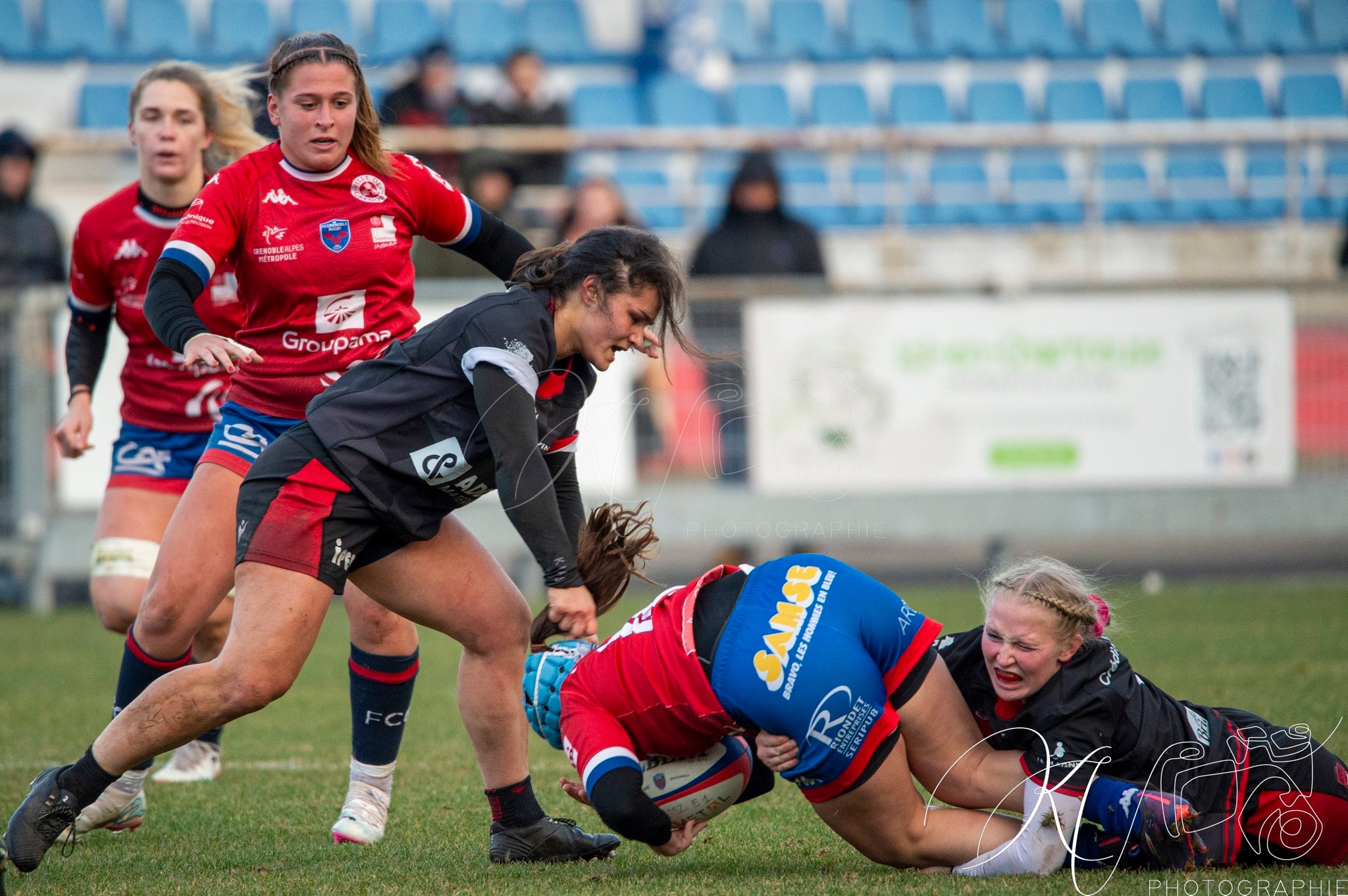  FC Grenoble Rugby - Lyon Olympique Universitaire - Rugby - FFR 2024 - Elite 1 Fém - FCG Amazones (8) vs (5) LOU (#FFR24E1FFCGLOU12) Photo by: Karine Valentin | Siuxy Sports 2024-12-14